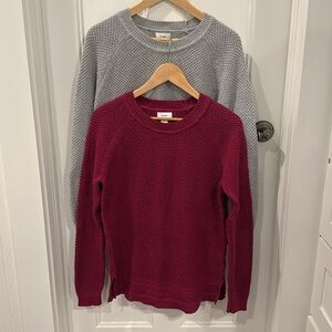 2 Old Navy Women’s sweaters